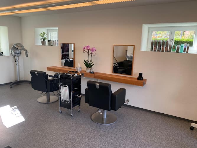 moods Hair&Extensions — Coiffeur in Adliswil