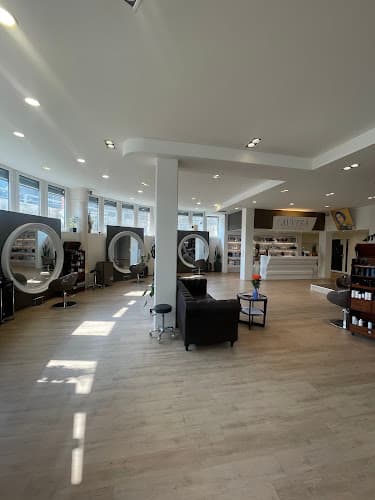 Coiffeur Avvera Hair Academy — Coiffeur in Adliswil