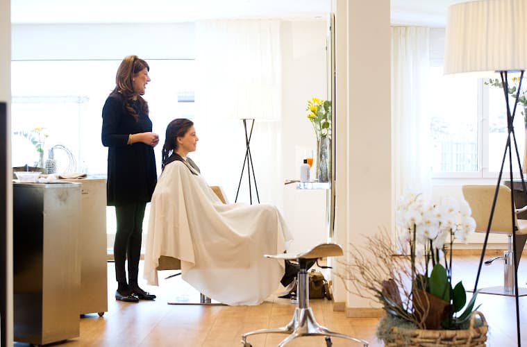 Lara De Donno Intercoiffure — Coiffeur in Geroldswil