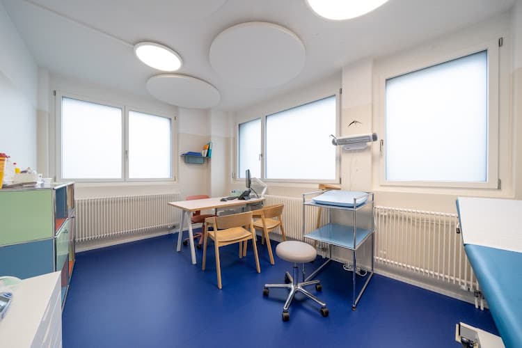 Kinderpraxisklinik Juliett & Mike (ehemals Kinder- & Jugendpraxis Dübendorf) — Arzt in Dübendorf