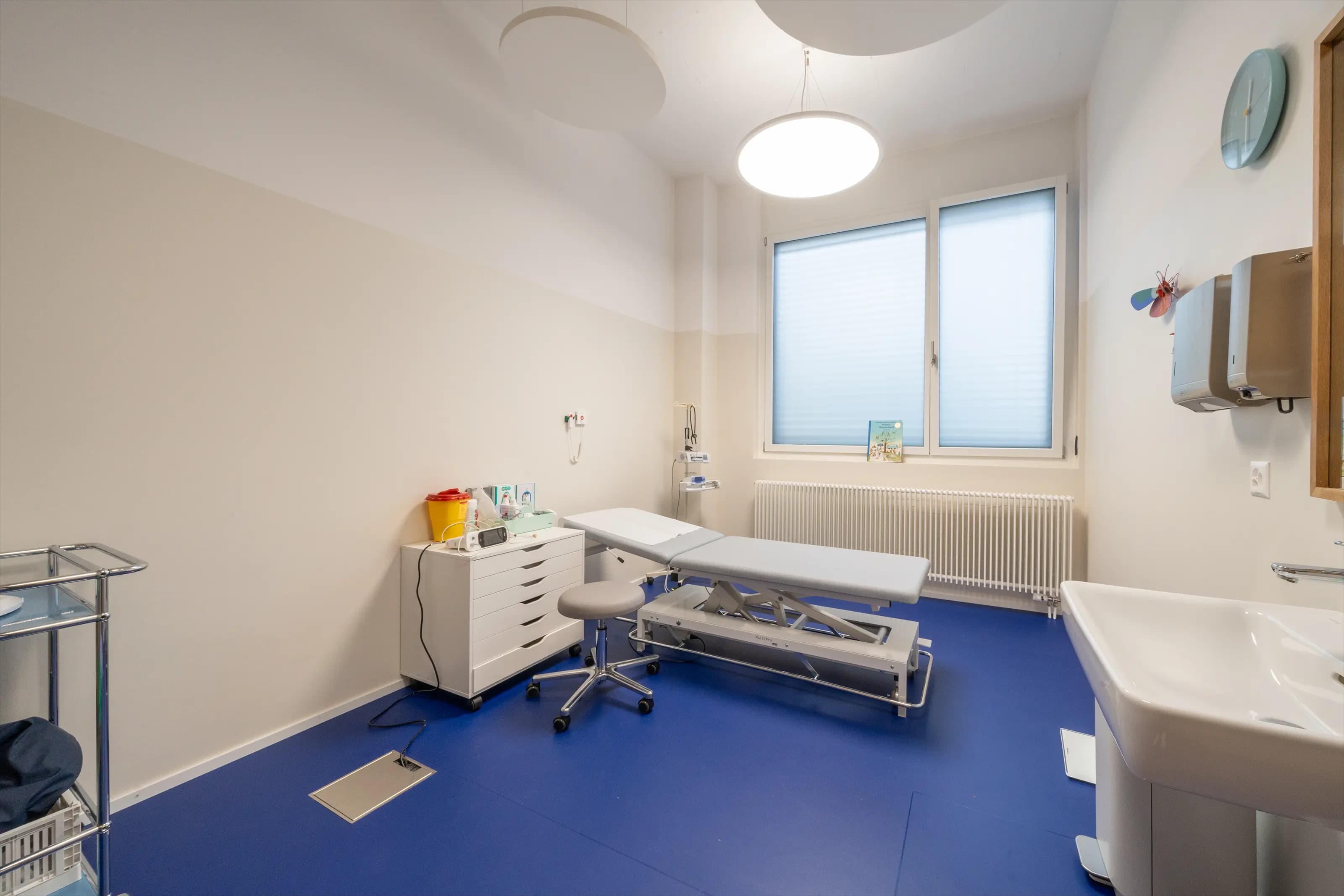 Kinderpraxisklinik Juliett & Mike (ehemals Kinder- & Jugendpraxis Dübendorf) — Arzt in Dübendorf (Bild 3)