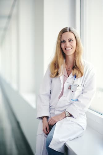 Dr. med. Natalie Kuchen, Clinical Associate Professor UNIC | Chirurgisches Zentrum Zürich — Arzt in Zürich