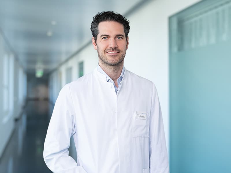 Prof. Dr. med. Benedikt Burkhardt | Wirbelsäulenzentrum Zürich - Hirslanden Klinik, Spine Center - WSC — Arzt in Zürich (Bild 2)