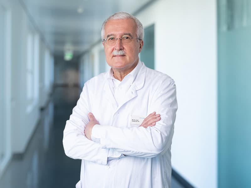 Prof. Dr. med. Benedikt Burkhardt | Wirbelsäulenzentrum Zürich - Hirslanden Klinik, Spine Center - WSC — Arzt in Zürich (Bild 3)