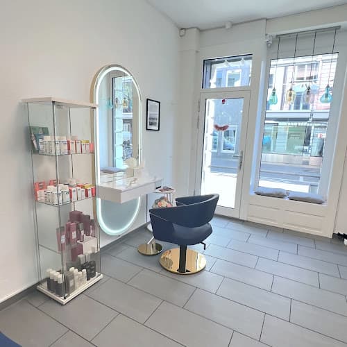 Eliz Hairstyle — Coiffeur in Zürich