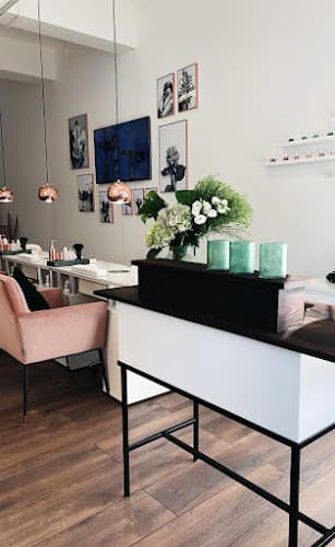Fabulous Nails & Spa GmbH — Nagelstudio in Zürich