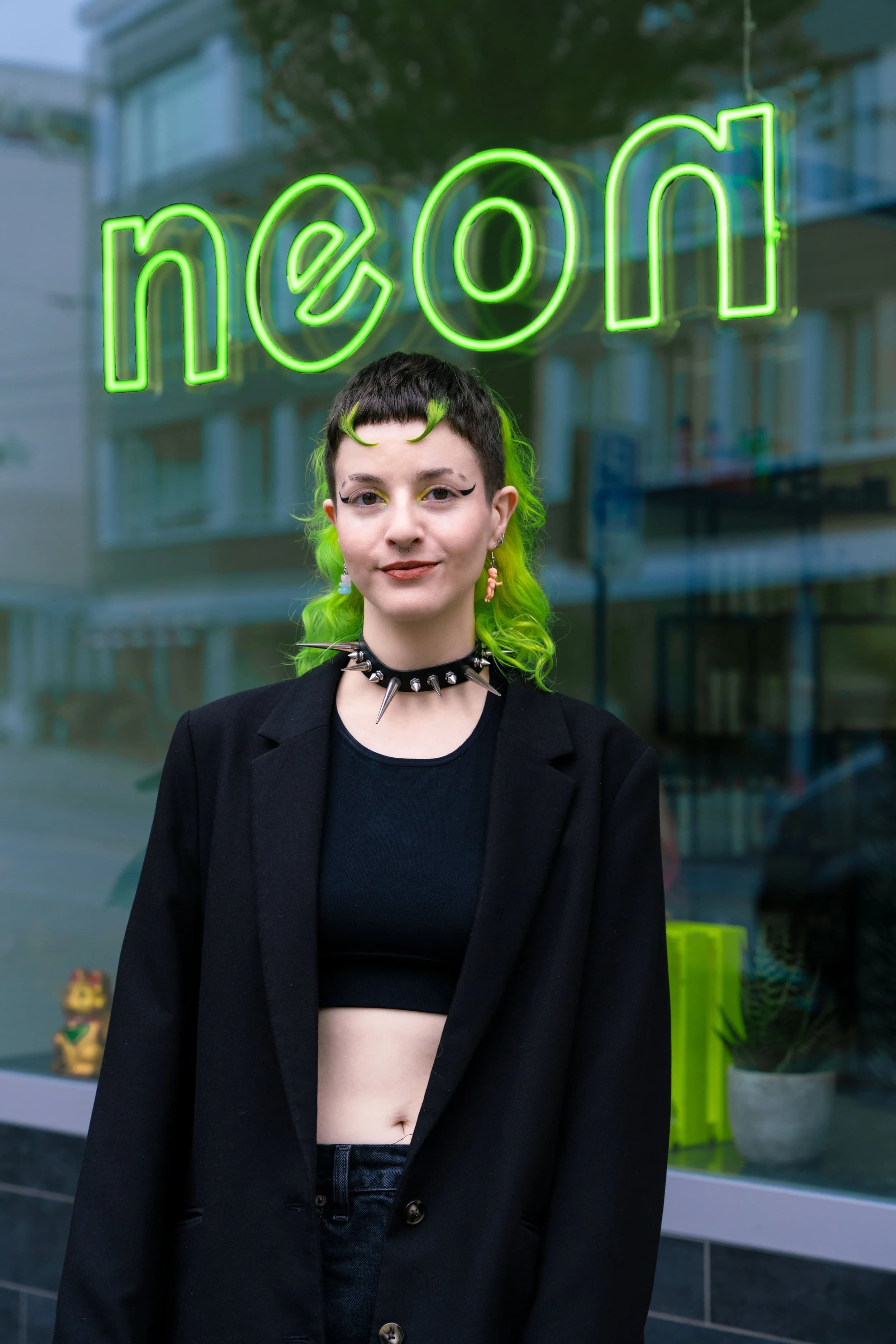 neon hair by Alice Wilkins — Coiffeur in Zürich (Bild 2)
