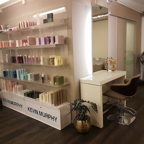 Coiffeur CUTs Seefeld-ZH Hairdressing Salon — Coiffeur in Zürich