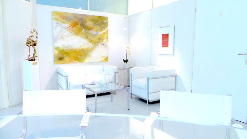 Clinic Modern Liposuction | Head Dr. med. Roland B. Schaffer — Arzt in Zürich