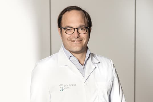 Kinder- und Jugendorthopädie – Dr. med. univ. Hannes Manner, Chefarzt — Arzt in Zürich