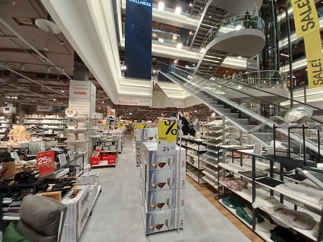 XXXLutz Dietikon — Geschaeft in Dietikon