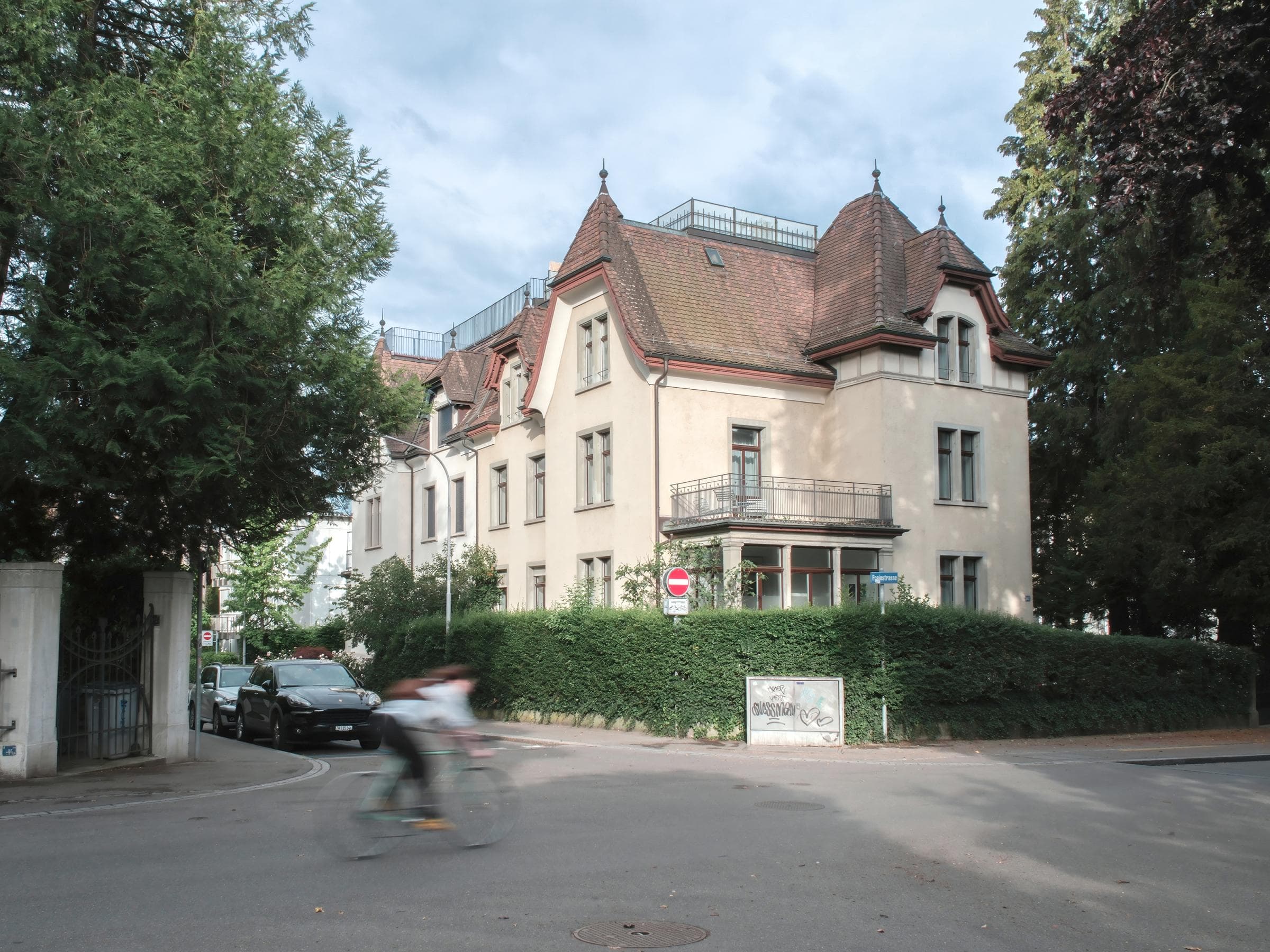 PEK ARCHITEKTEN AG — Architekt in Zürich