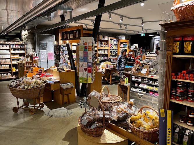 Berg und Tal Viadukt — Supermarkt in Zürich