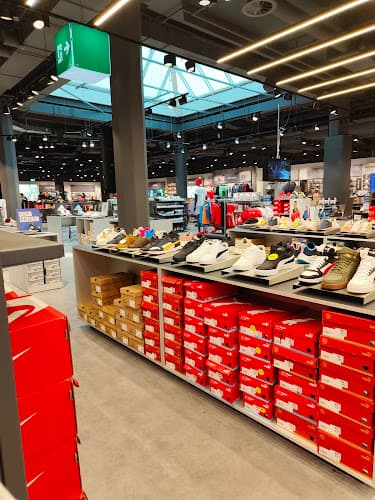 OCHSNER SPORT — Geschaeft in Wallisellen