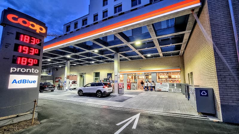 Coop Pronto Shop mit Tankstelle Zürich Wehntalerstrasse — Garage in Zürich