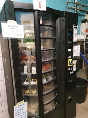 Rohmilchautomat / Milk Station Bio Waidhof — Supermarkt in Zürich