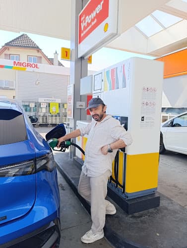 Migrol Service mit Shell-Treibstoff — Supermarkt in Dielsdorf