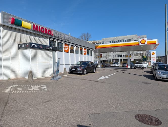 Migrol Service mit Shell-Treibstoff — Supermarkt in Winterthur