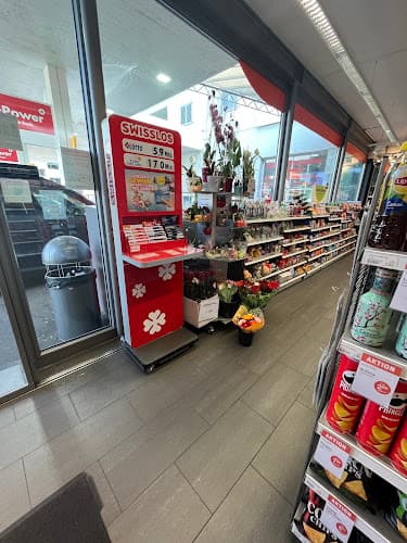 Migrol Service mit Shell-Treibstoff — Supermarkt in Winterthur