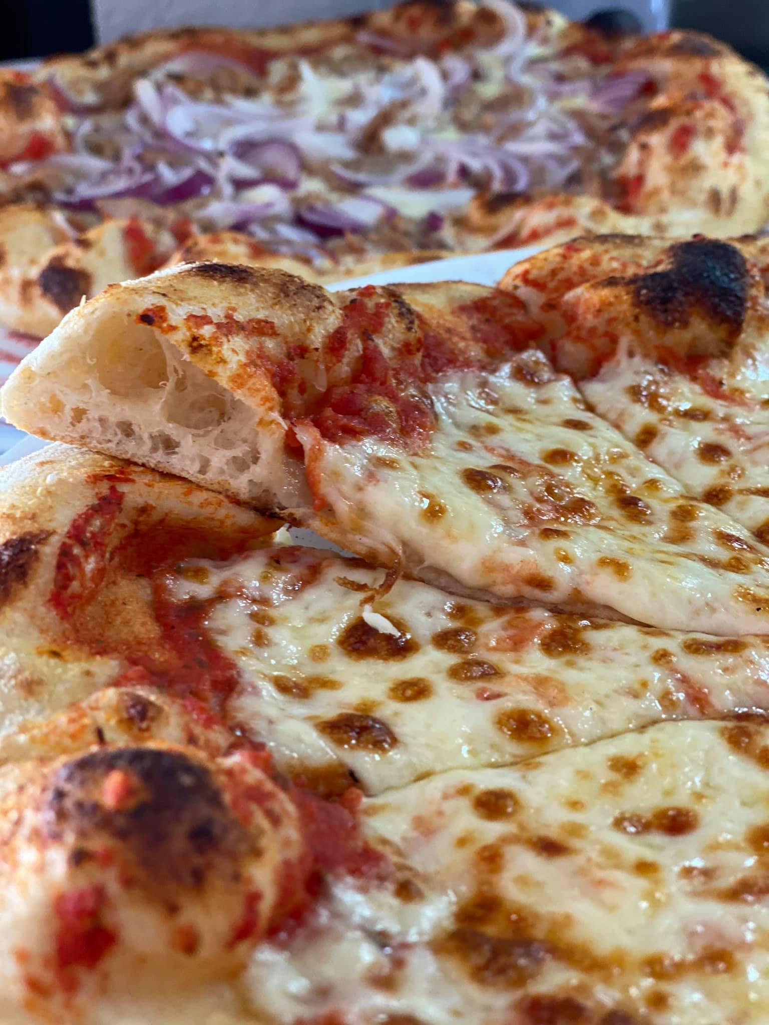 Pizza Amore Foodtruck APE Mobil — Restaurant in Rüschlikon (Bild 2)