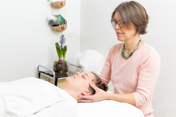 Praxis C. Schaumann für Osteopathie, Craniosacral-Therapie und Akupunkt-Massage — Naturheilpraktiker in Zürich