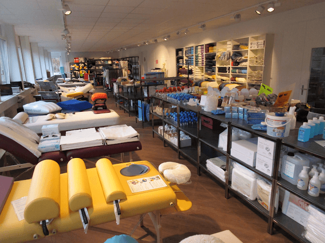 LIMA Behandlungsliegen & Praxiszubehör — Massage in Dietlikon