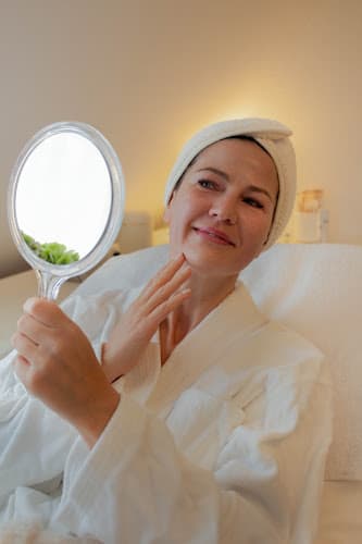 Kosmetik Winterthur Larisa: Gesichtsbehandlungen, Gesichtsmassagen, Nagelpflege — Kosmetikstudio in Winterthur