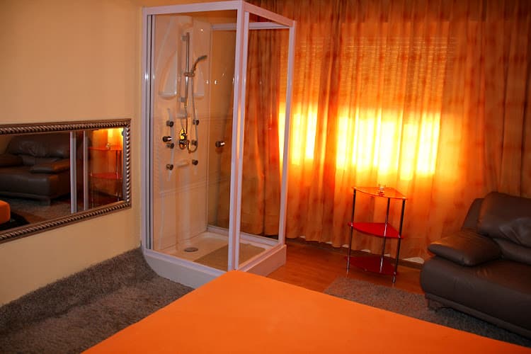 Exotic Girls Volketswil — Massage in Volketswil
