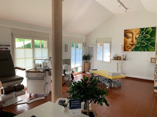 Therapeutische Gesundheitspraxis Vital & Pilatesstudio / Alexandra Stirnemann — Massage in Volketswil