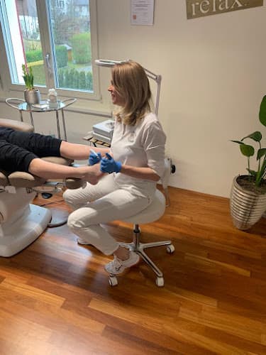 Happy Feet Fusspflege — Kosmetikstudio in Volketswil