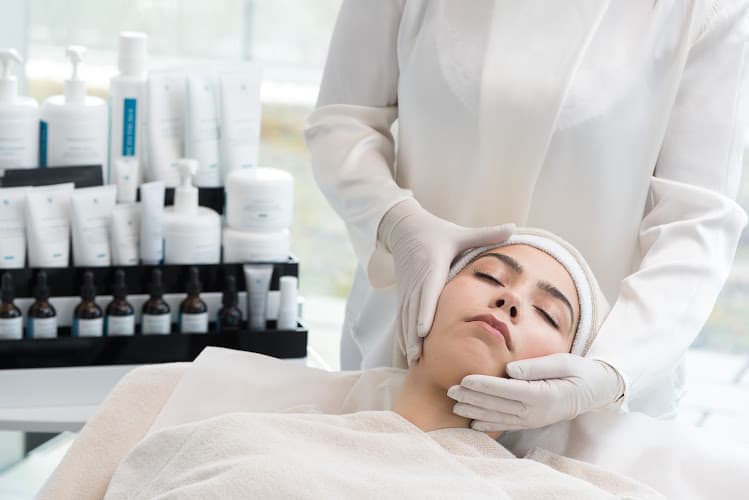 Praxis AVORYA: Ästhetik, Biostimulatoren, Anti-Aging, Injectables & Laser (Zollikon/Zürich) — Kosmetikstudio in Zollikon