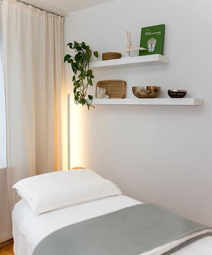 Elena-Holistic - Praxis für Komplementärtherapie, manuelle Therapien, Schmerztherapie, Kinderwunsch usw. — Massage in Horgen (Bild 3)