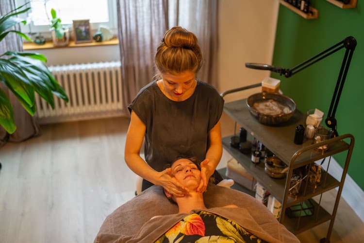Ohana Naturkosmetik Zürich — Massage in Zürich