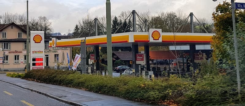 Migrol Service mit Shell-Treibstoff