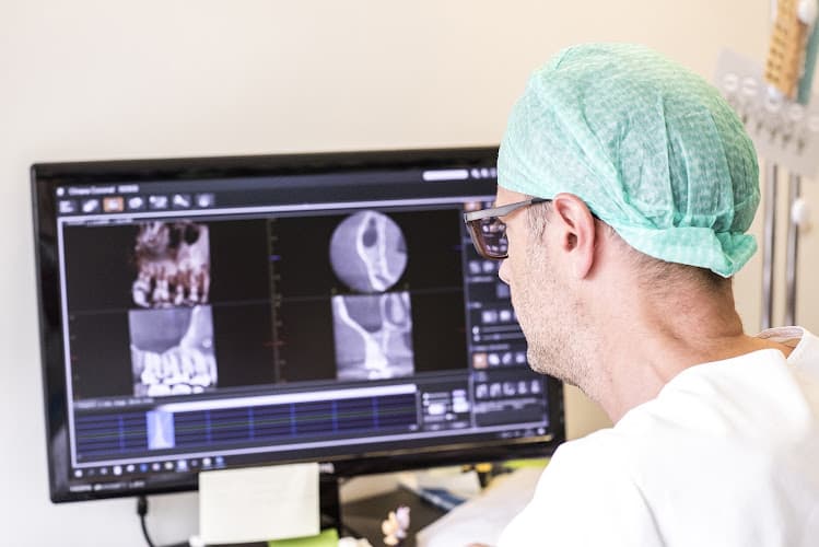 Dr. med. dent. Roland Lauber, Fachzahnarzt für Oralchirurgie, Sportzahnarzt, DGSZM