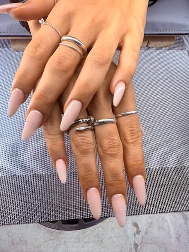 The Nail Lounge
