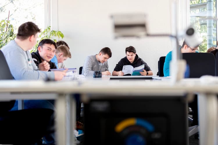 WISS Schulen für Wirtschaft Informatik Immobilien
