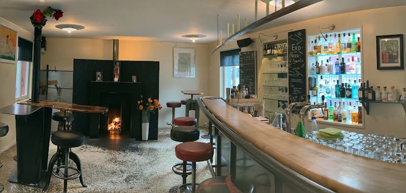 August Bar