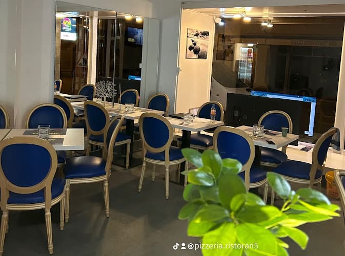 AuroraRestaurant
