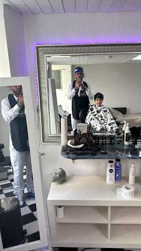 Gugubarber Show