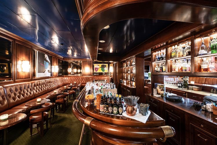 Einstein Bar