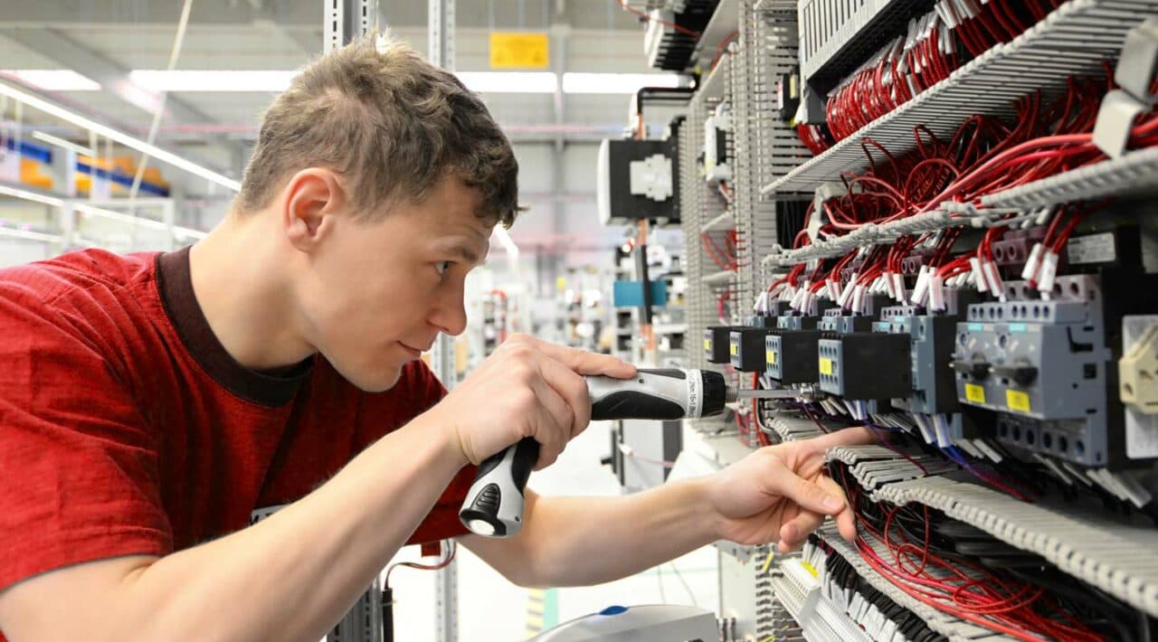Elektra Zürich AG für elektrotechnische Anlagen — Elektriker in Zürich (Bild 3)