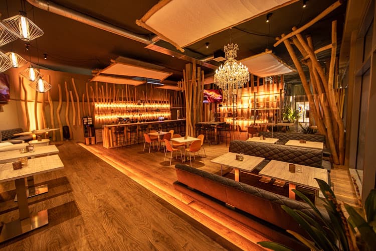 Looni's Cafe & Bar — Bar in Adliswil