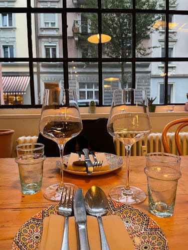 DAR Restaurant & Cafe — Bar in Zürich