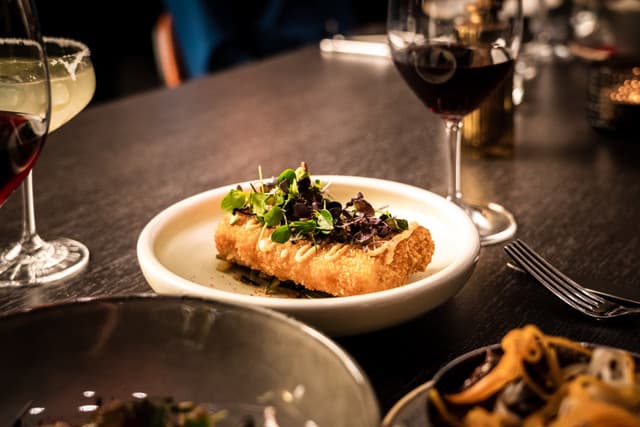 Fourtwenty Restaurant & Bar — Restaurant in Zürich