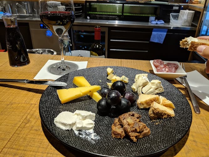 Globus - Weinbar — Bar in Wallisellen