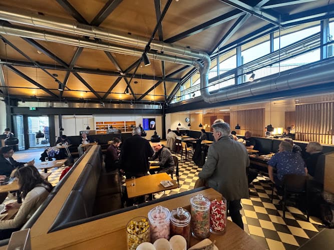 SWISS Business Lounge A — Bar in Kloten