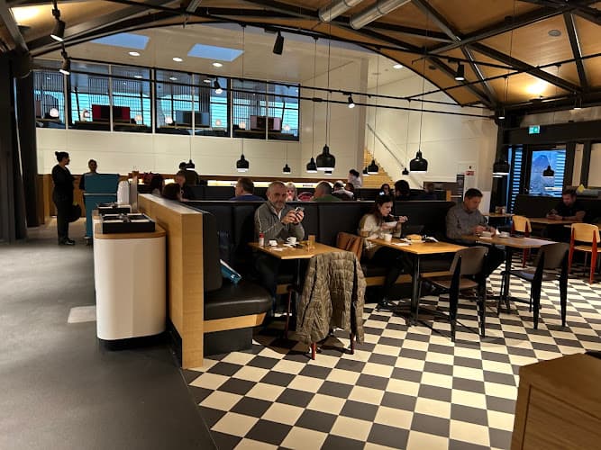 SWISS Business Lounge D — Bar in Kloten