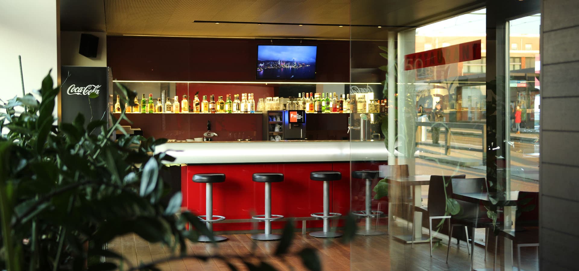 F50 - Bar Lounge Restaurant — Bar in Opfikon (Bild 2)