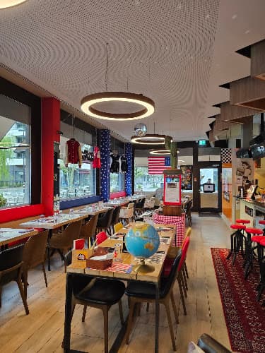 Burgers & Shakes — Restaurant in Opfikon
